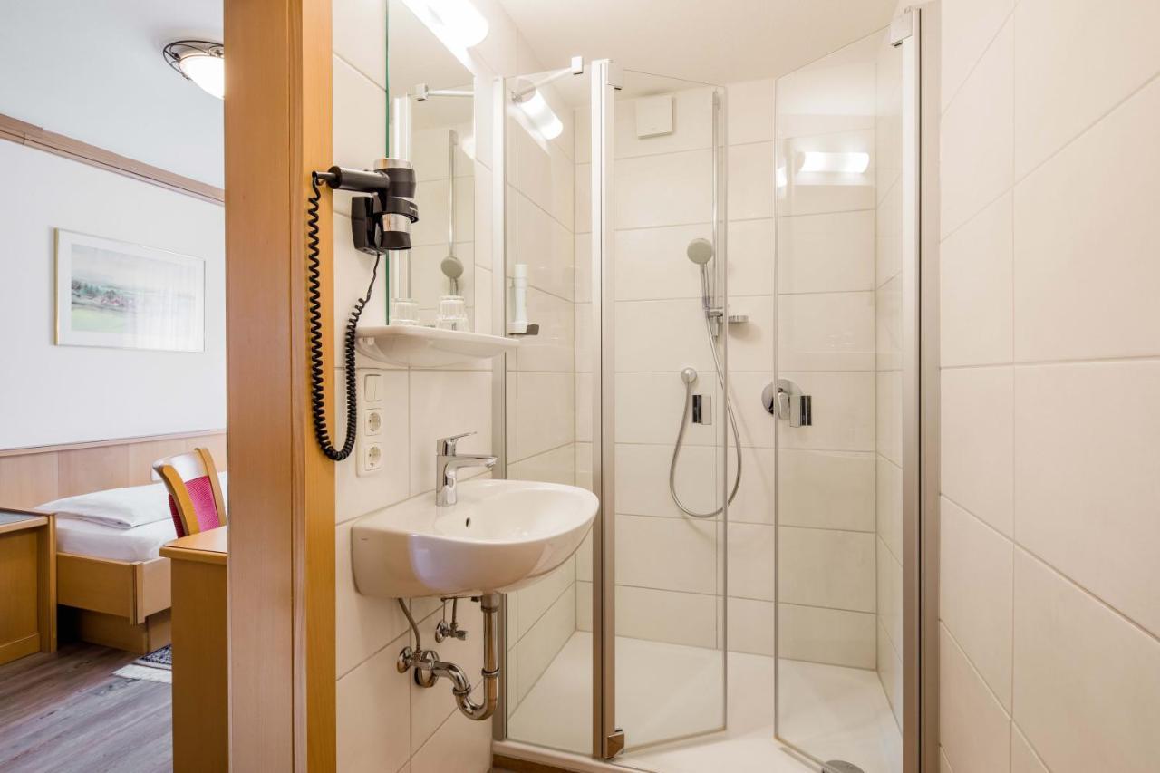 Hotel Bayrischer Loewe Osterhofen Ngoại thất bức ảnh