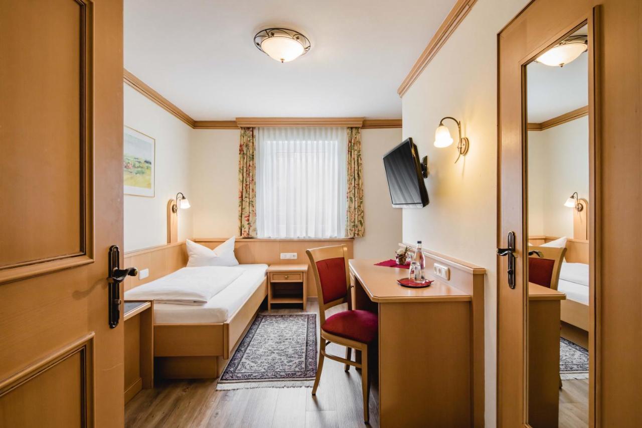 Hotel Bayrischer Loewe Osterhofen Ngoại thất bức ảnh