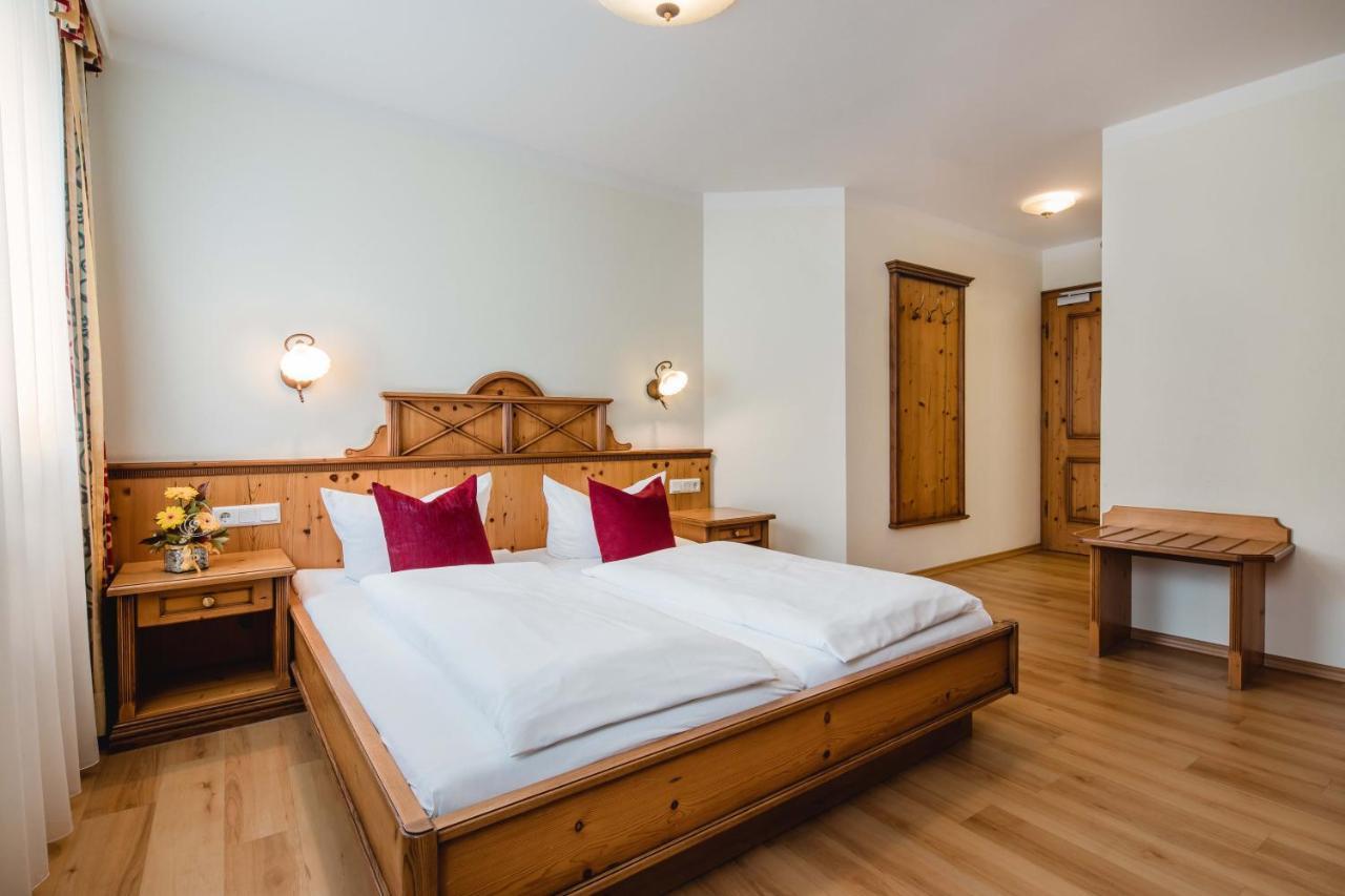 Hotel Bayrischer Loewe Osterhofen Ngoại thất bức ảnh