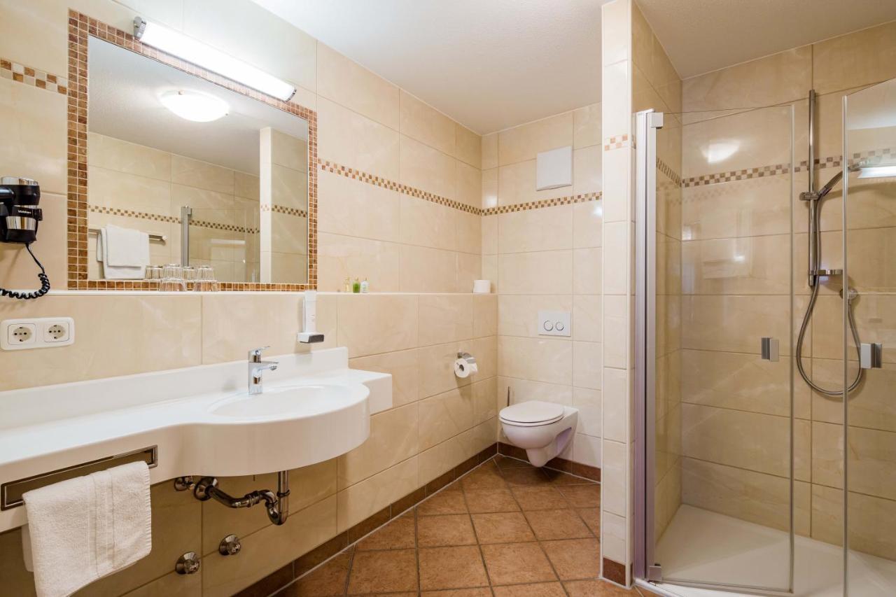 Hotel Bayrischer Loewe Osterhofen Ngoại thất bức ảnh