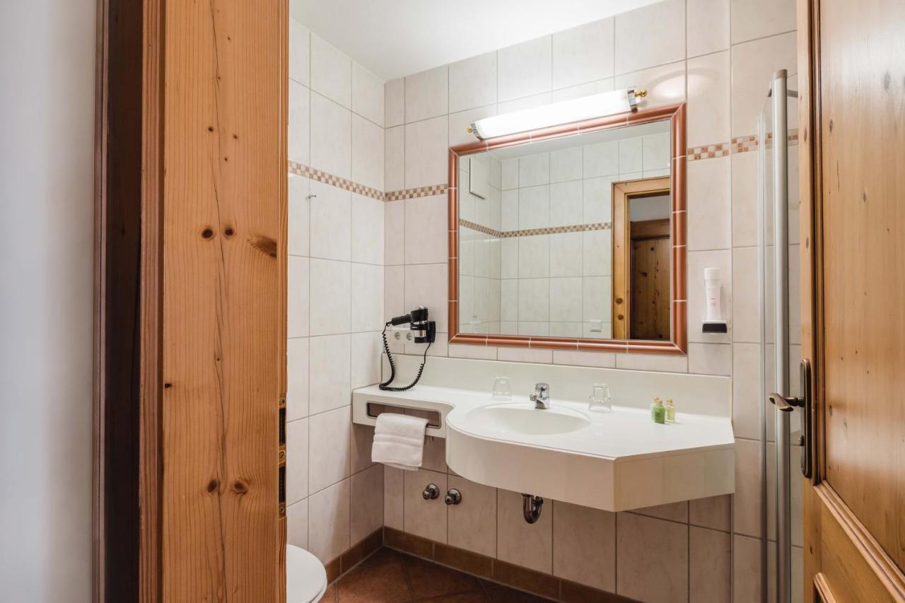 Hotel Bayrischer Loewe Osterhofen Ngoại thất bức ảnh