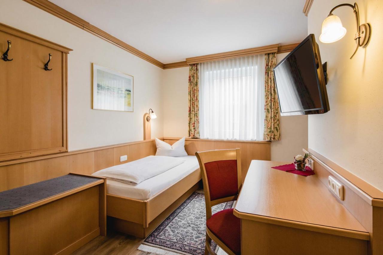Hotel Bayrischer Loewe Osterhofen Ngoại thất bức ảnh