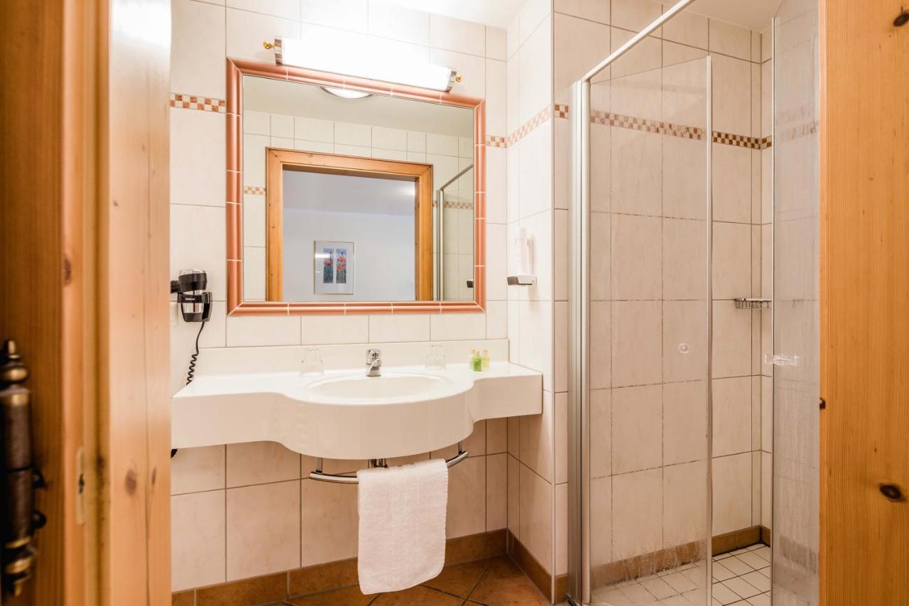 Hotel Bayrischer Loewe Osterhofen Ngoại thất bức ảnh