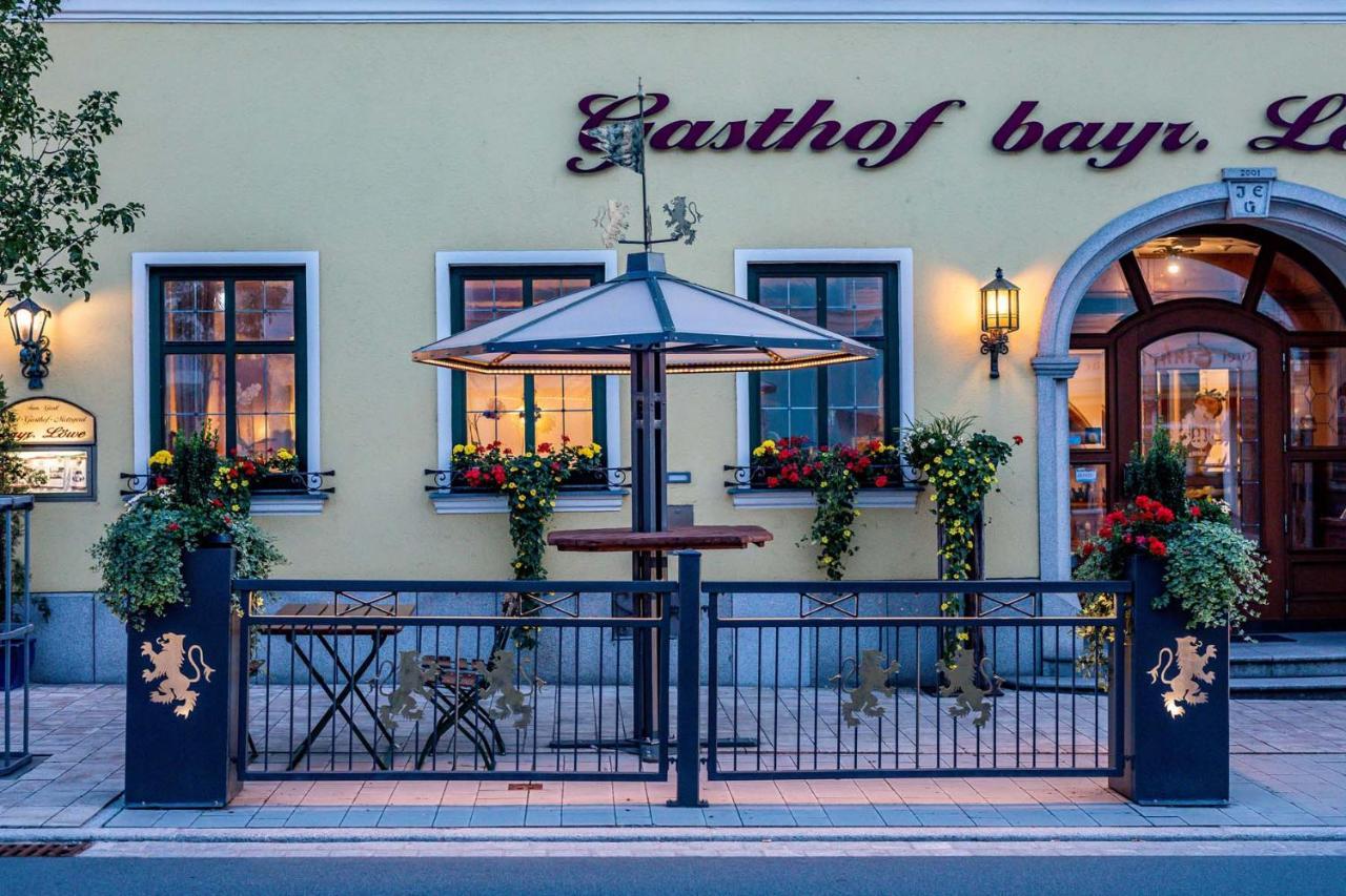 Hotel Bayrischer Loewe Osterhofen Ngoại thất bức ảnh