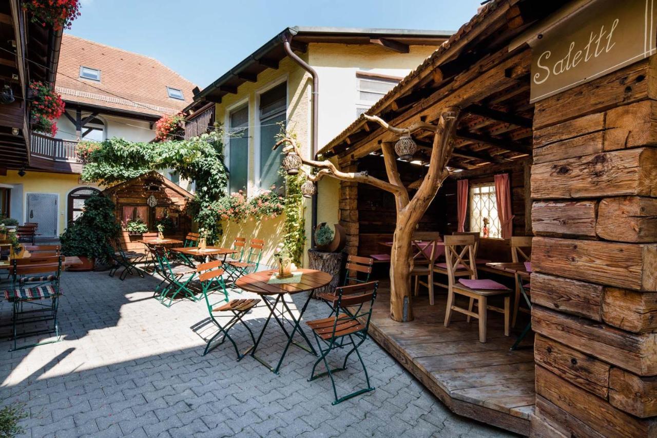 Hotel Bayrischer Loewe Osterhofen Ngoại thất bức ảnh