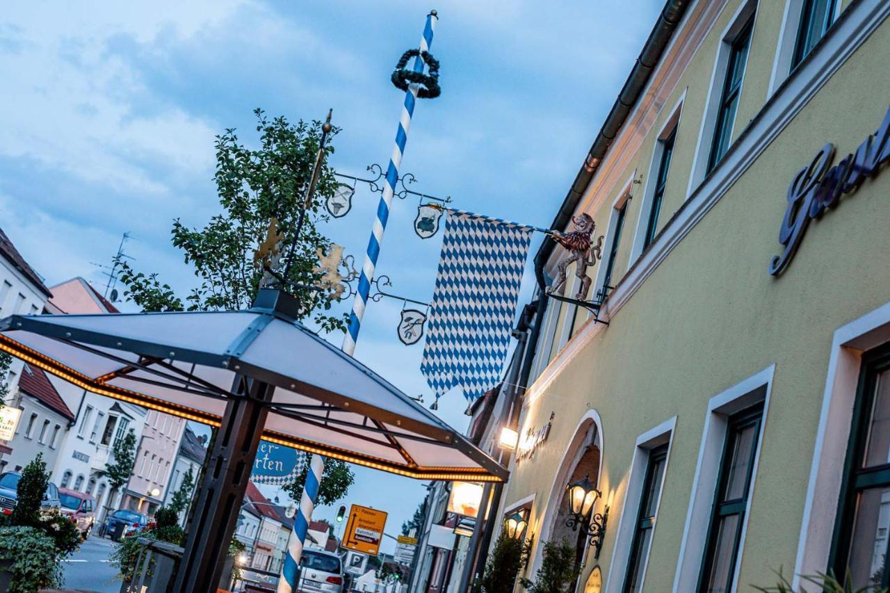 Hotel Bayrischer Loewe Osterhofen Ngoại thất bức ảnh