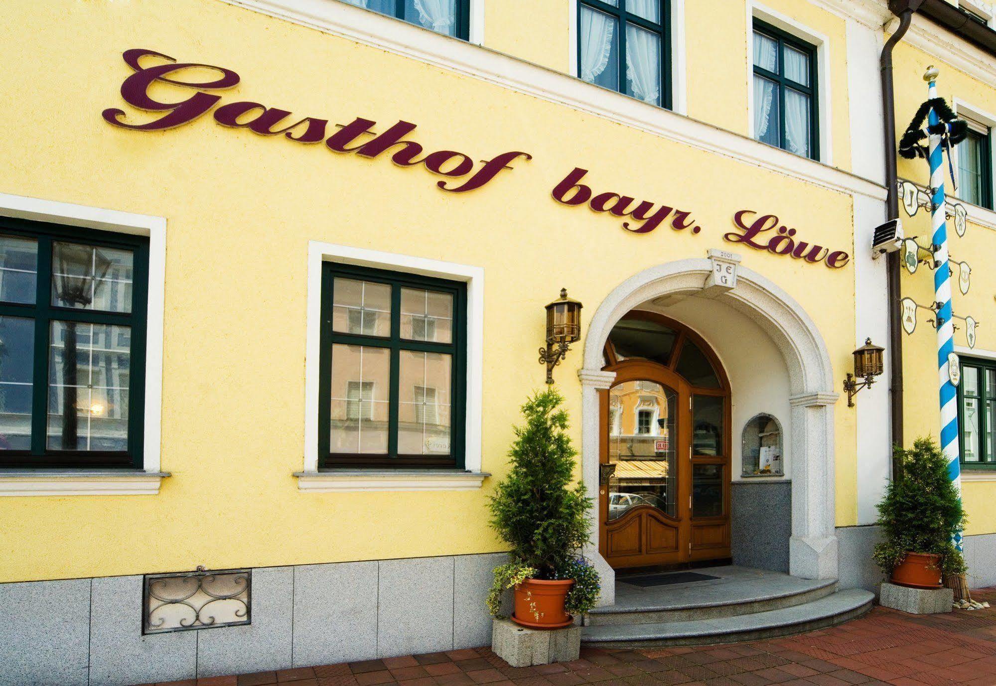 Hotel Bayrischer Loewe Osterhofen Ngoại thất bức ảnh